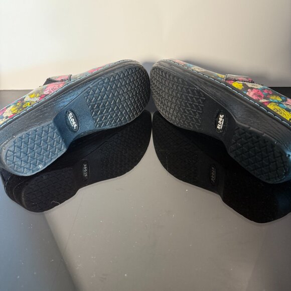 Klogs Women's Shoes Black with Colorful Flowers Size 8M Aqua Thread Detail - Picture 8 of 10